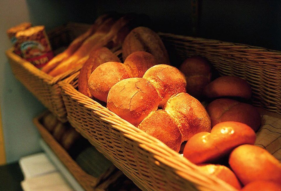 Viele Brötchen im Korb